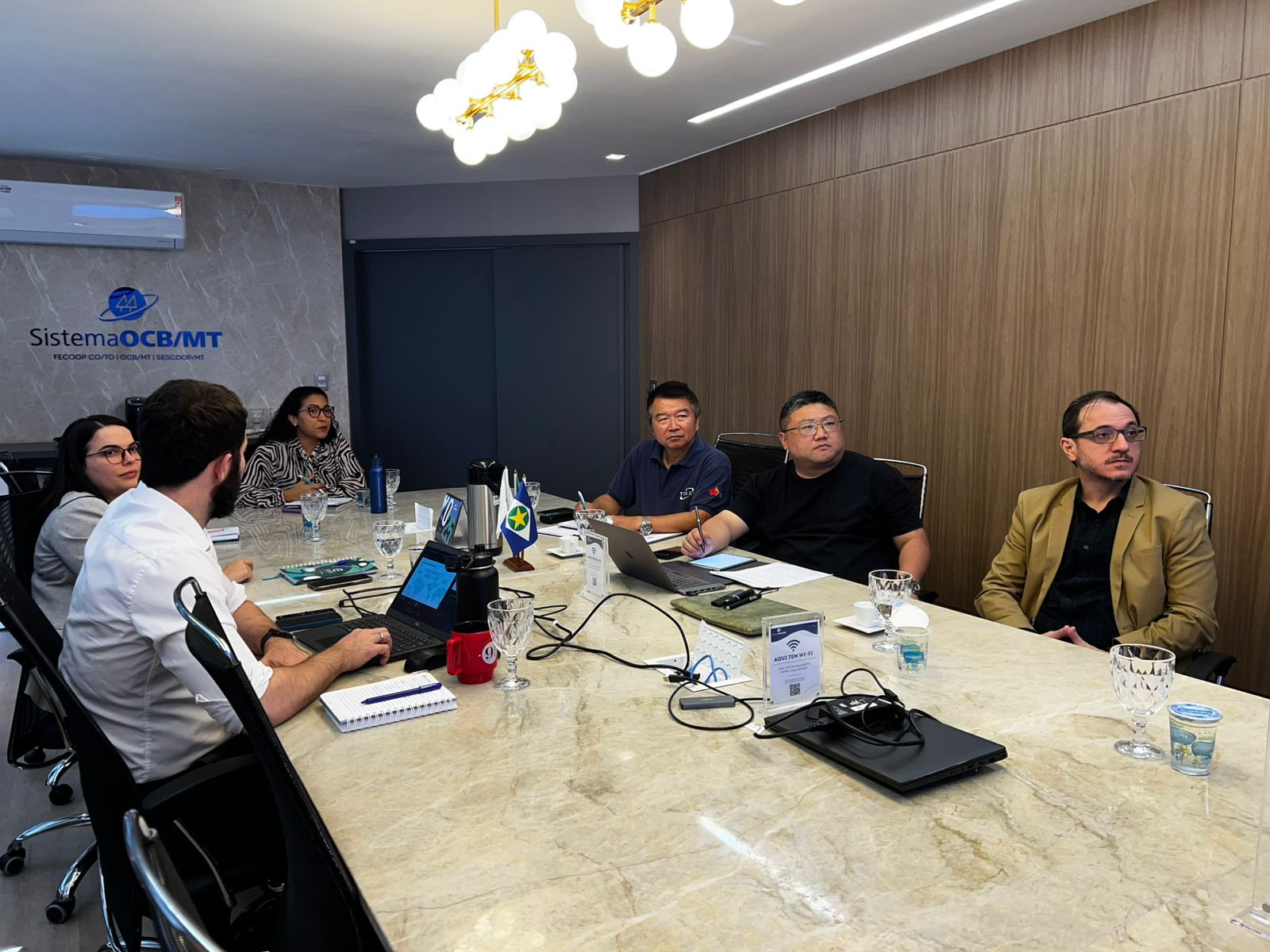 Empresários chineses conhecem o cooperativismo mato-grossense 