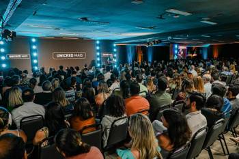 Unicred MT reúne mais de 900 cooperados e convidados em palestra com o filósofo Pondé