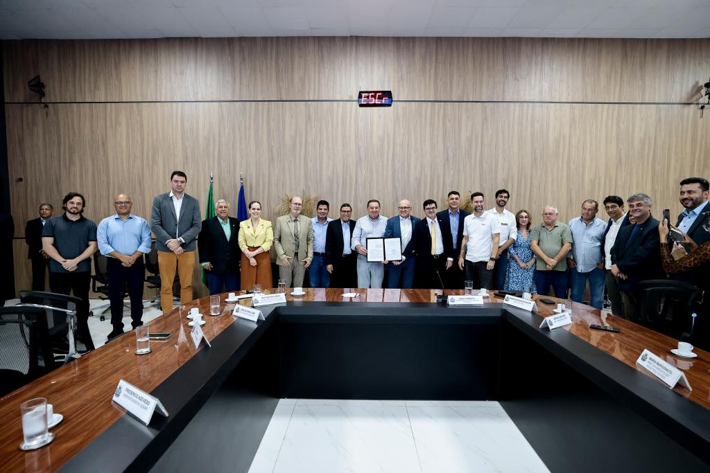 Sistema OCB/MT assina decreto e acompanha lançamento do Programa de Fomento à Indústria Têxtil em Mato Grosso
